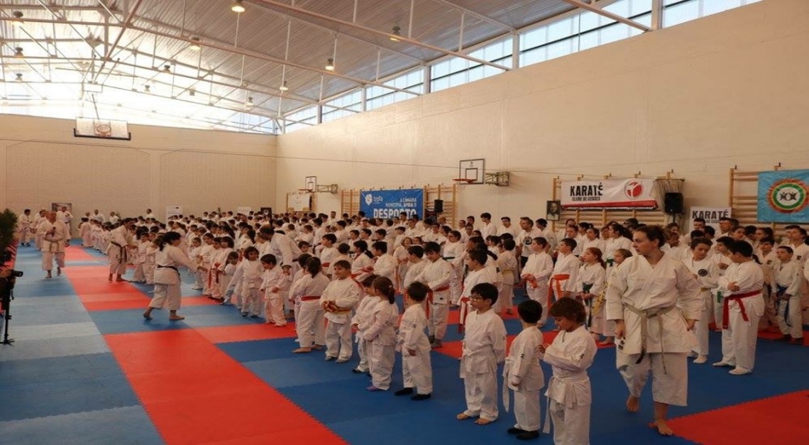 Várias graduações e medalhas para o karate pradense!